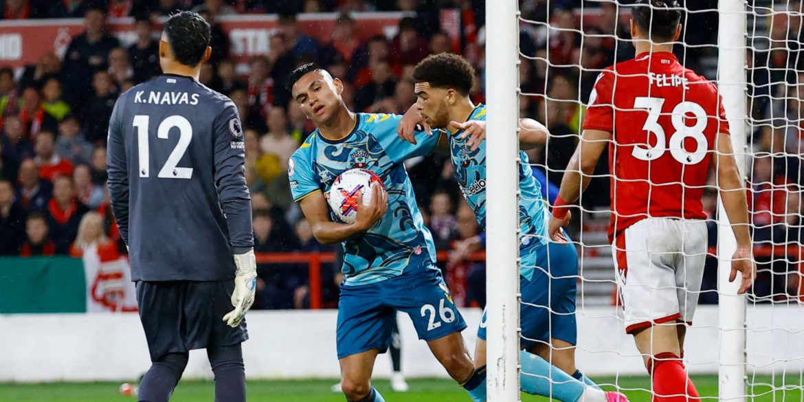 Big club now set to make new offer to sign "intelligent" Southampton player